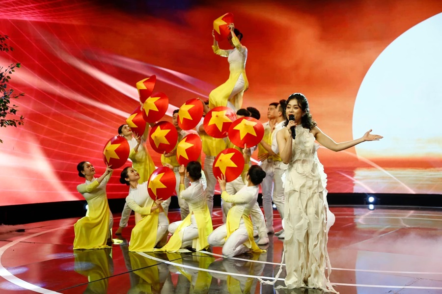 Nhìn lại để bước tiếp